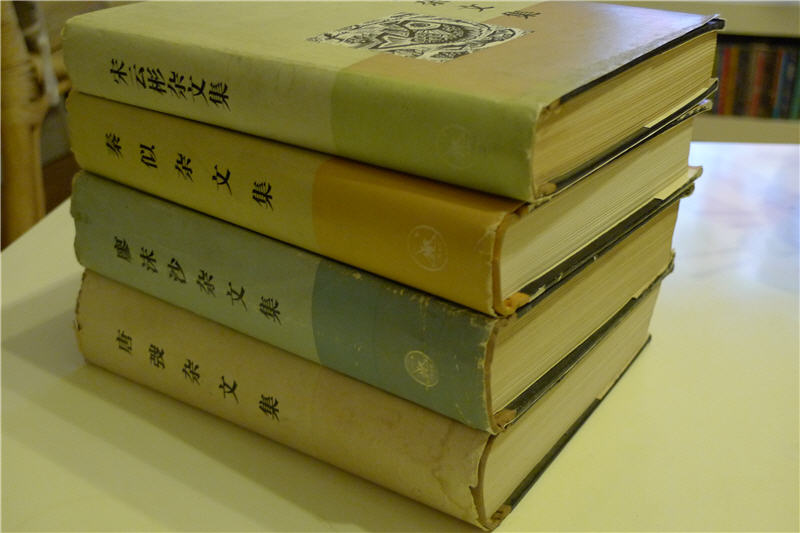 《唐弢杂文集》《廖沫沙杂文集》